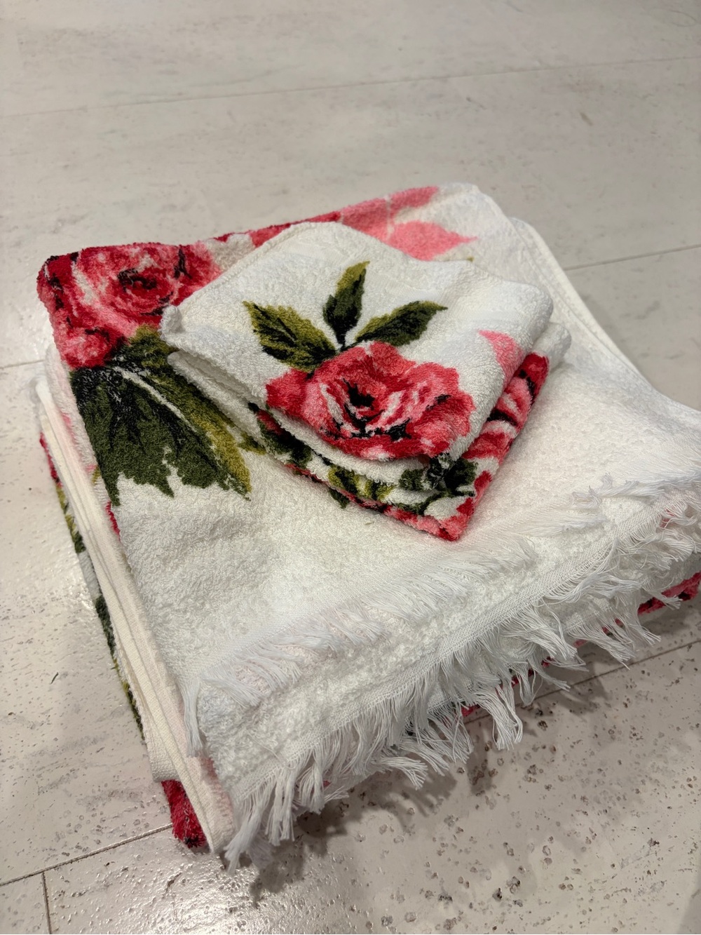 Vintage Floral White and Pink Bath Towel Set